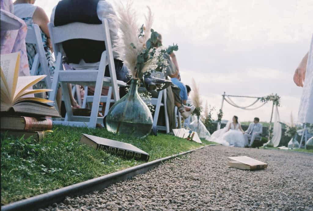 Cérémonie de mariage. Photographe et artiste visuelle. Vit à Lyon et travaille en France, en Espagne et au Chili. Mes projets : Printemps chilien et la tarte.